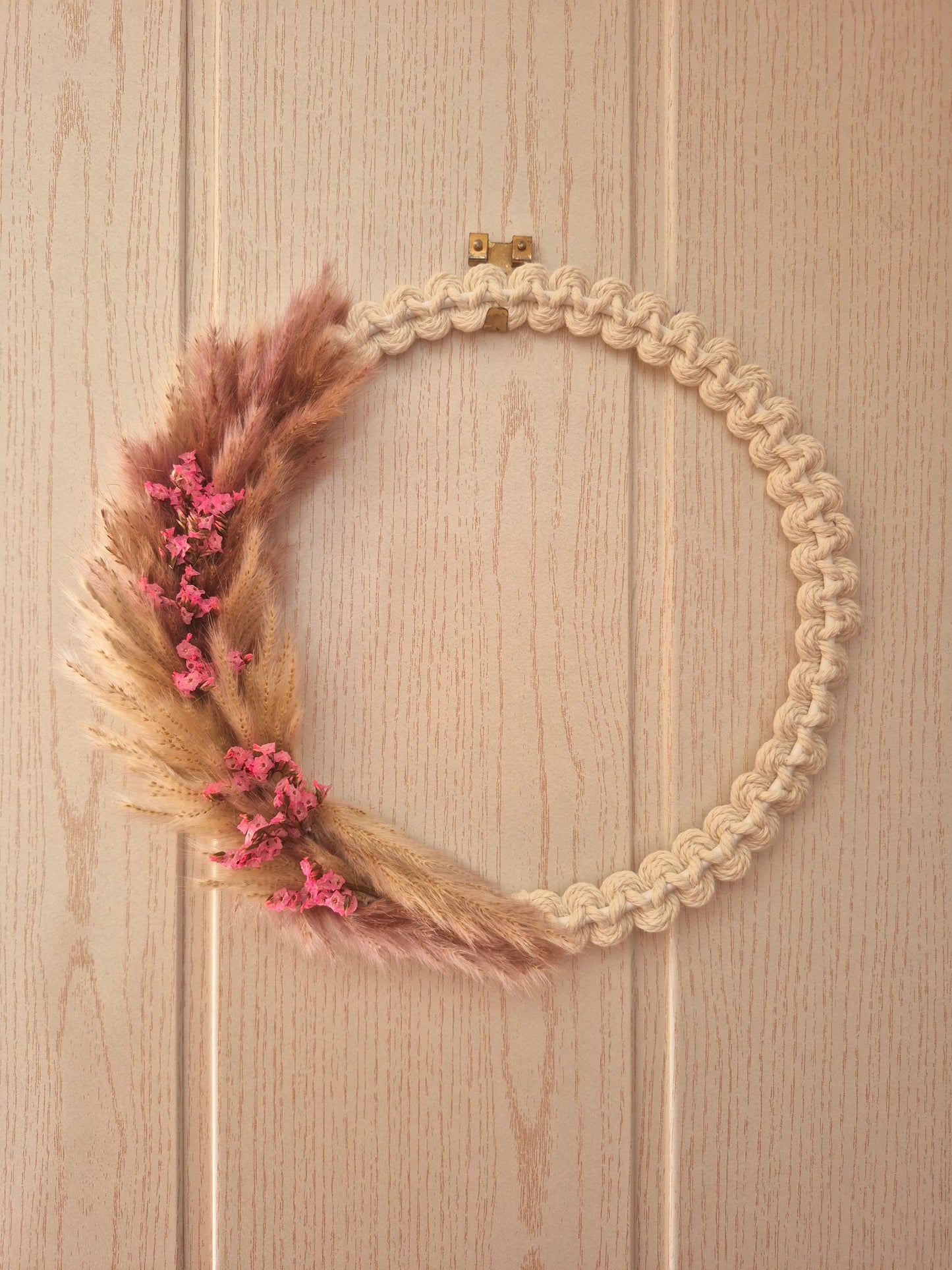 Makramee Kranz in rosanen Tönen