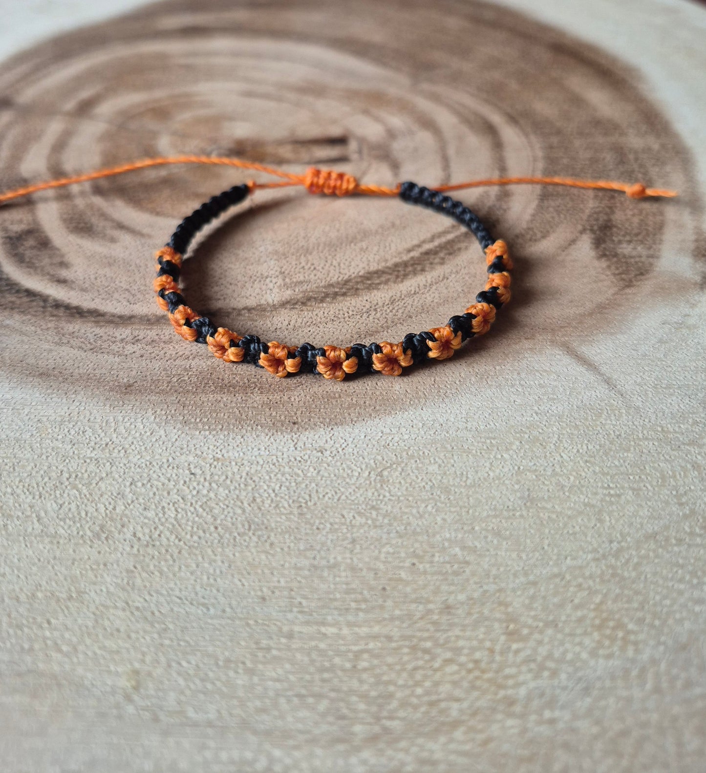 Blumenarmband in orange