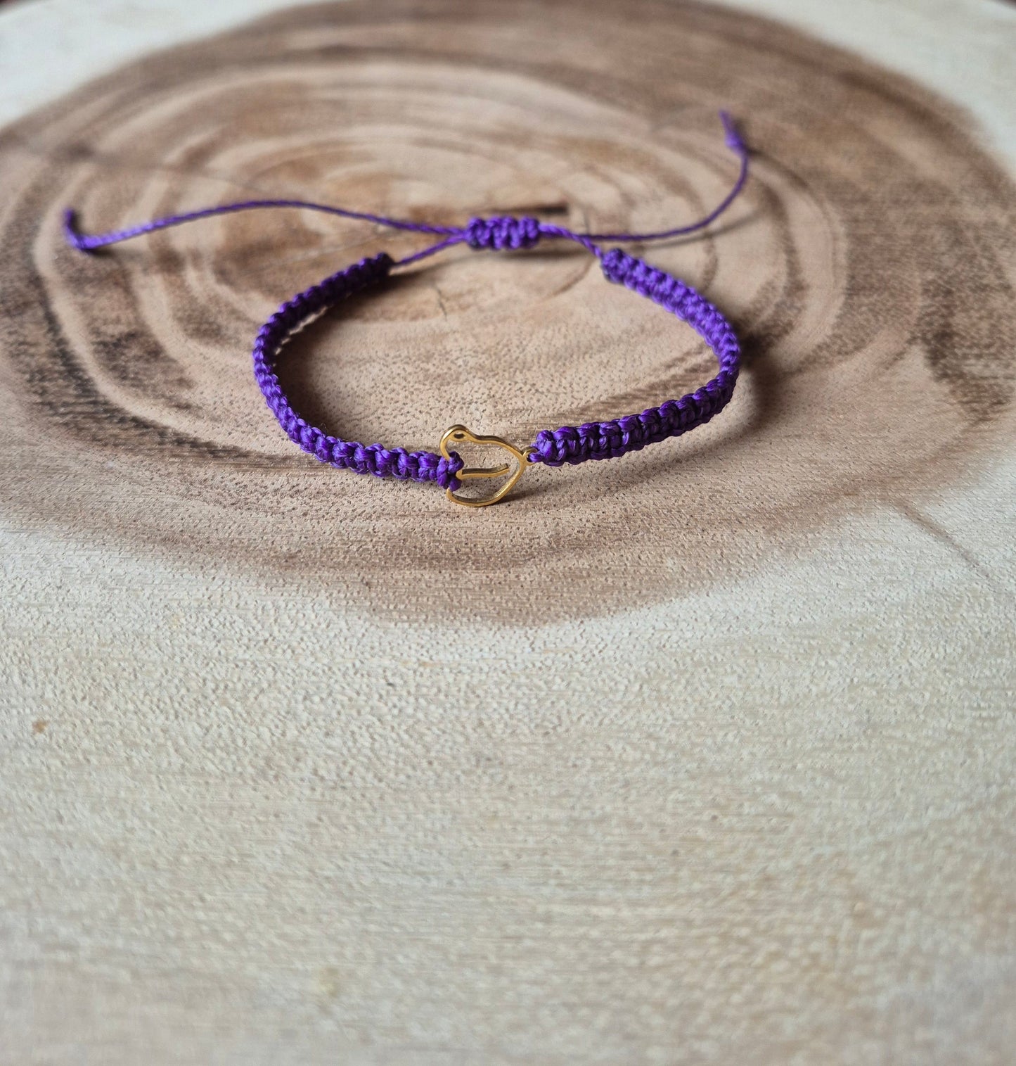 Armband in lila mit Dackelkopf