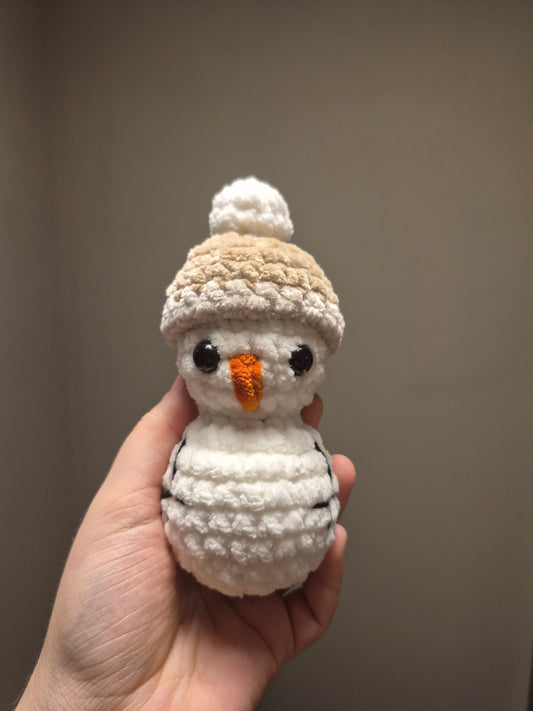 Verschiedene Schneemänner - weihnachtlich und schick