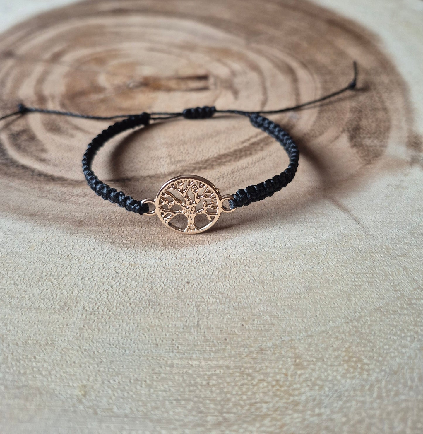 Armband in schwarz mit Lebensbaum